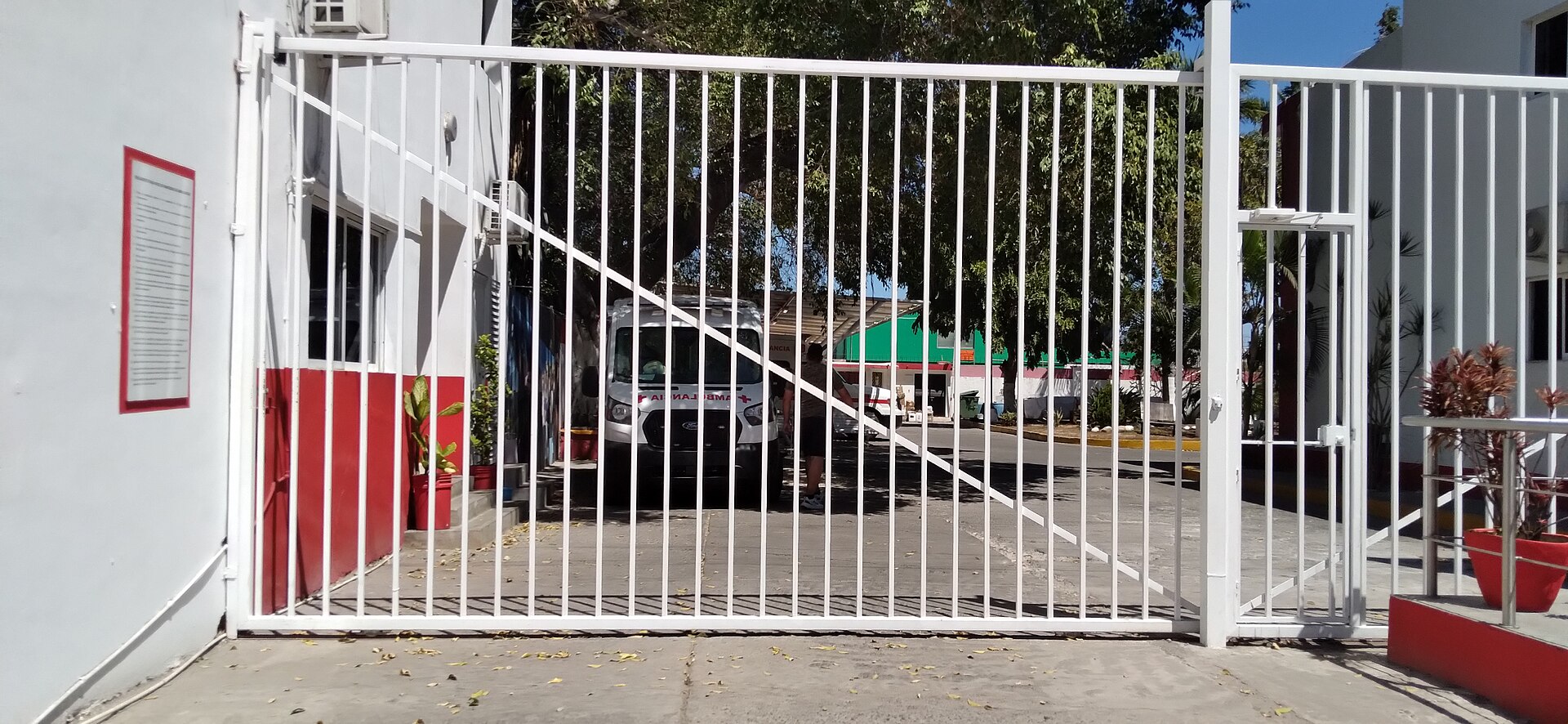 Bars of the Red Cross, Mazatlán. Date: April 2, 2024.